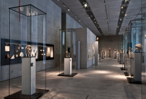 Blick in Raum Kunst und Zeit © Staatliches Museum Ägyptischer Kunst, Fotografin: Marianne Franke